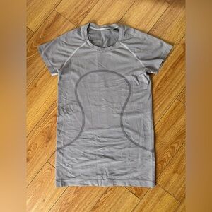 Lululemon Swiftly Striped Short Sleeve Tshit in Gray and White